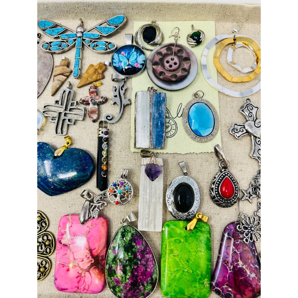 Vintage & Modern Gold & Silver Tone Assorted Necklace Pendant & Charm Lot of 80 - Picture 9 of 16